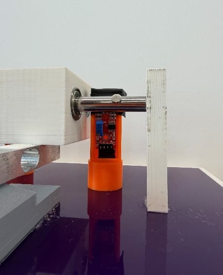 Close-up of the sensor housing between the gearbox housing and the end support.