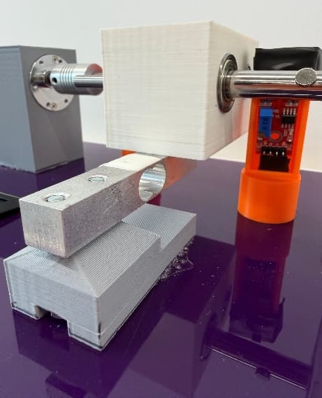 The load cell under the gearbox housing, on its stepped printed base.